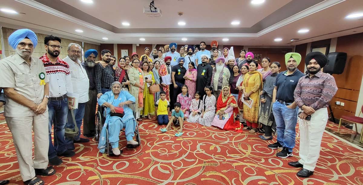 During the Dubai Conference of World Punjabi Sabha Canada, 7 experts from around the world presented leaflets for the expansion of Punjabi language.